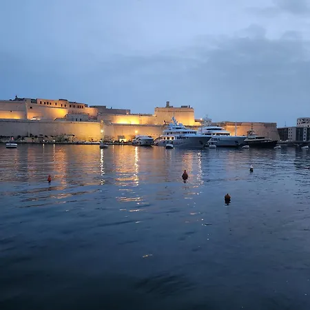 St. Angelo Mansions - * Birgu