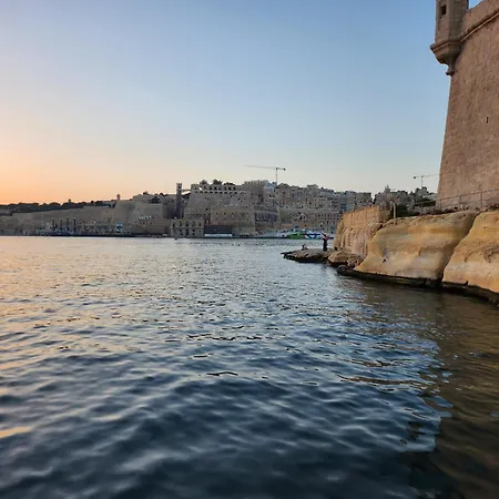 St. Angelo Mansions - * Birgu
