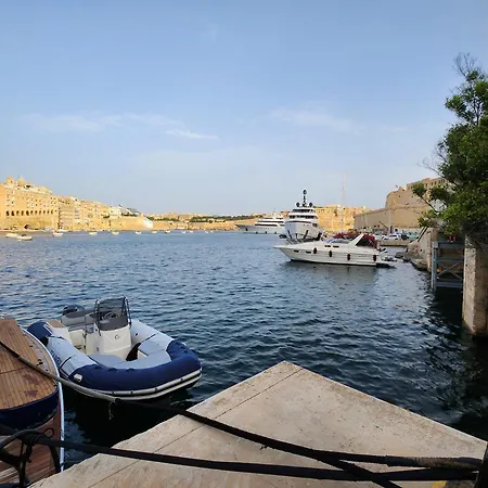 St. Angelo Mansions - * Birgu