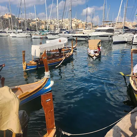 St. Angelo Mansions - * Birgu